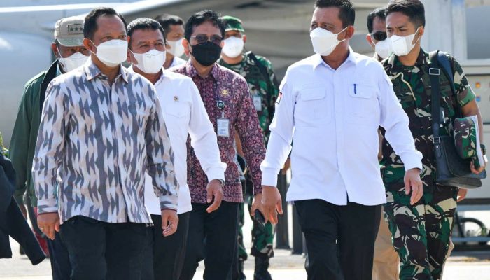 Gubernur Ansar Sambut Kedatangan Mendagri Dan Wamenhan di Bandara VIP Batam