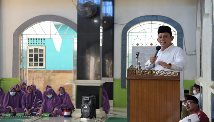 Gubernur Ansar Terima 10.000 Al Quran dari Yayasan Amirul Ummah Indonesia