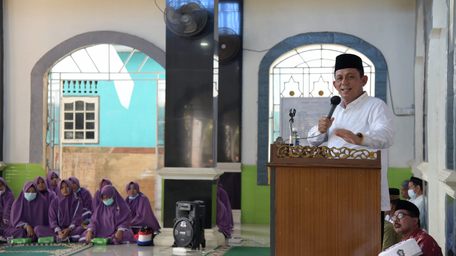 Gubernur Ansar Terima 10.000 Al Quran dari Yayasan Amirul Ummah Indonesia