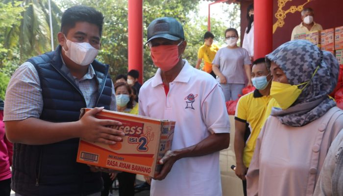 Vihara Dharma Shanti Bintan Bagikan 800 Paket Sembako