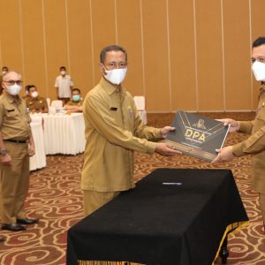 Serahkan DPA 2022 Kepada OPD, Gubernur Ansar Ingatkan Percepat Penyerapan Anggaran