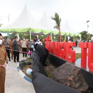 Gubernur Ansar Resmikan Taman Migas Tun Telani Dompak