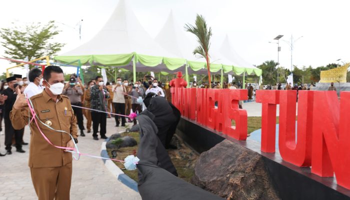 Gubernur Ansar Resmikan Taman Migas Tun Telani Dompak