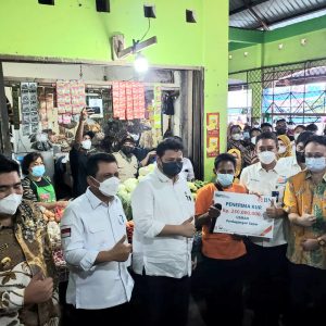 Airlangga Hartarto Tinjau Operasi Pasar Murah Di Bintan 