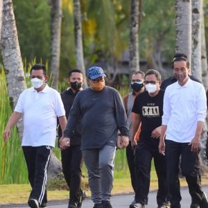 Nikmati Pagi,Presiden Jokowi dan Gubernur Ansar Olahraga Bersama