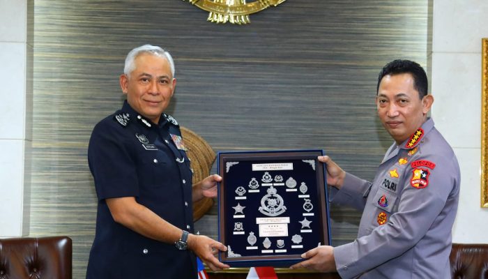 Kapolri Dan Kepala Kepolisian Malaysia Bahas PMI Ilegal Hingga Penanganan Covid-19