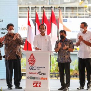 Presiden Jokowi Didampingi Gubernur Kepri Melepas Ekspor SGA Perdana Tahun 2022