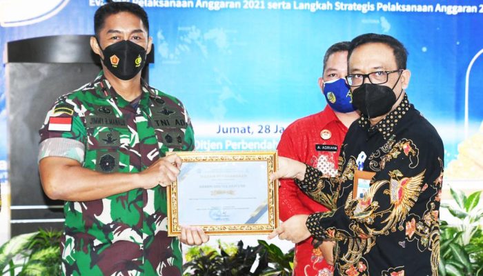 Penatausahaan Hibah Terbaik, Danrem 033/WP Terima Anugerah Terbaik DJPb Kepri