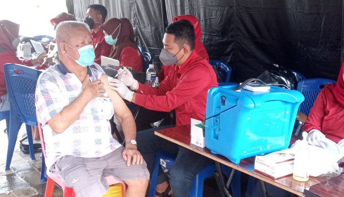 Meski Hujan, Vaksinasi Booster PWI Bersama Pemko Tanjungpinang Berjalan Lancar
