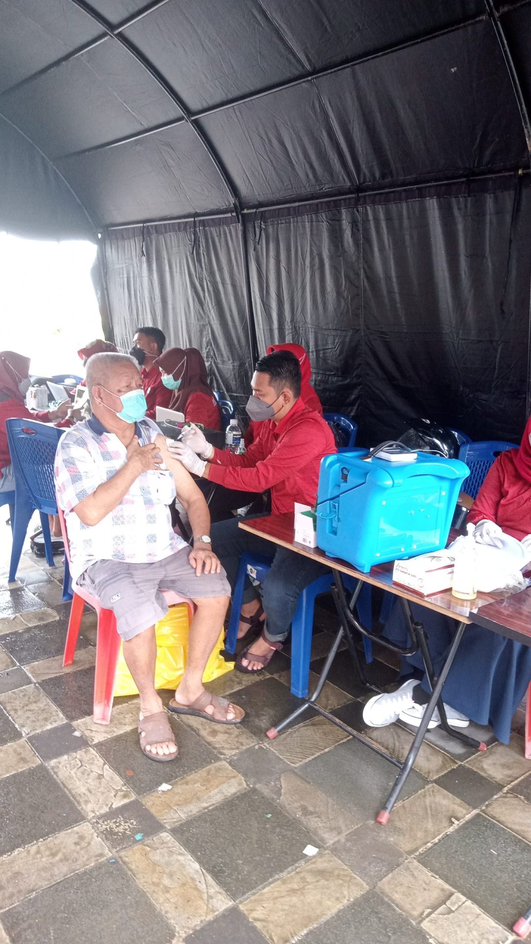 Meski Hujan, Vaksinasi Booster PWI Bersama Pemko Tanjungpinang Berjalan Lancar