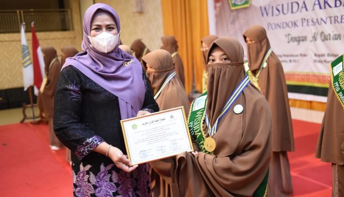 Wisuda Akbar Tahfidz Ponpes Darussilmi, 30 Santri Hafal Al Qur’an 