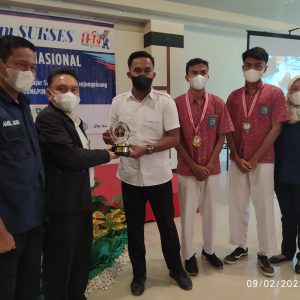 SMA 2 Tanjungpinang Rebut Piala Bergilir PWI Tanjungpinang