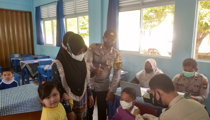 Nasi Kapau Polres Bintan Menyisir Warga Di Pulau Dendun
