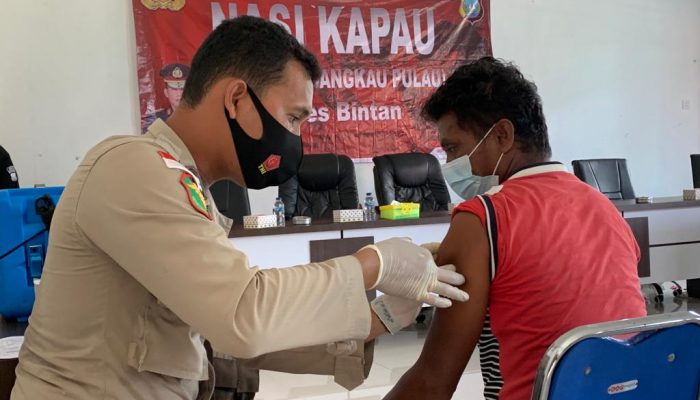 Kolaborasi Nasi Kapau Dan Baksos Polres Bintan Di Pulau Mapur