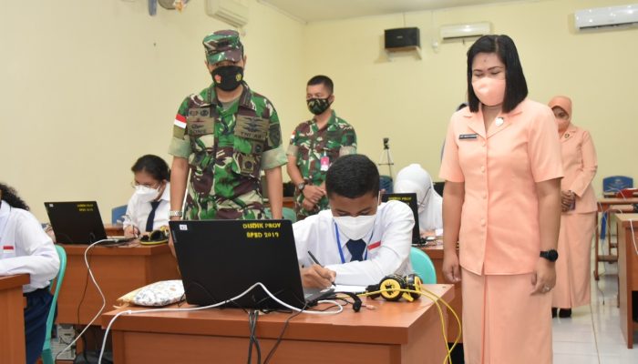 Danlanud RHF Tanjungpinang Tinjau Tes Akademik Calon Siswa SMA Pradita Dirgantara