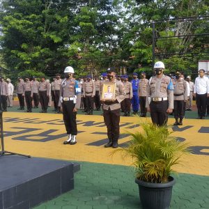 Polres Tanjungpinang Gelar Upacara PTDH Anggota Tersandung Narkoba
