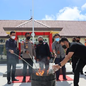 Polres Bintan Musnahkan Ganja 418,93 Gram