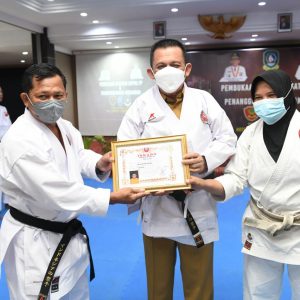 Gubernur Ansar Minta Satpol PP Kedepankan Sikap Humanis