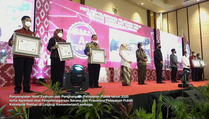 Pemprov Kepri Terima Penghargaan Penyelenggara Pelayanan Publik ‘Sangat Baik’ di Lingkup Pemda 2021