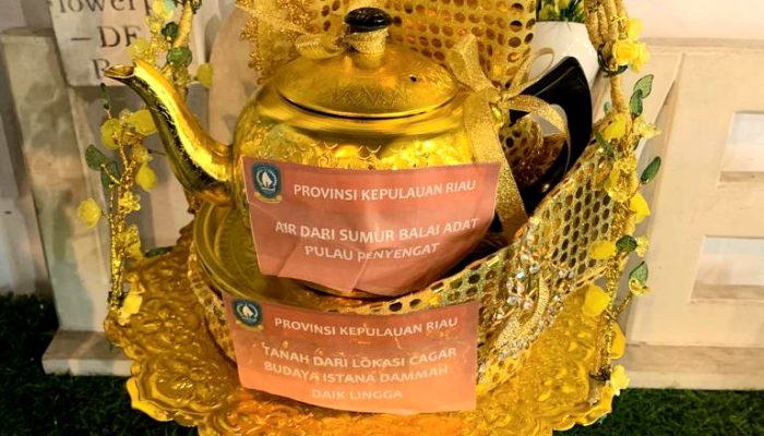 Gubernur Kepri Membawa Tanah dari Daik dan Air dari Pulau Penyengat ke IKN Nusantara