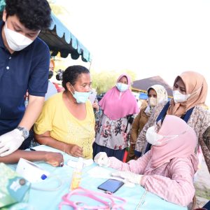 TP-PKK Kepri Gelar Cek Kesehatan Gratis dan Goro di Kampung Panglong
