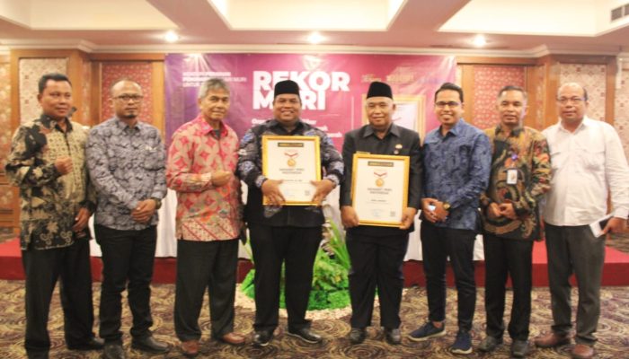 Suhatri Bur Bupati Padangpariaman Raih Penghargaan Sahabat Pers Indonesia dari SMSI