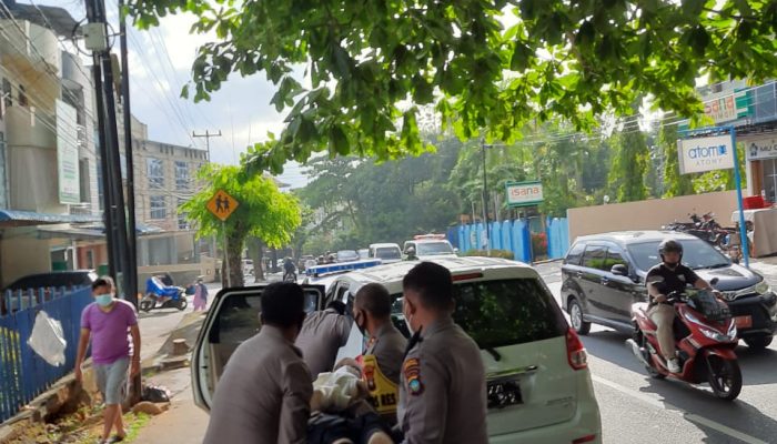 Kapolres Tanjungpinang Bantu Korban Lakalantas
