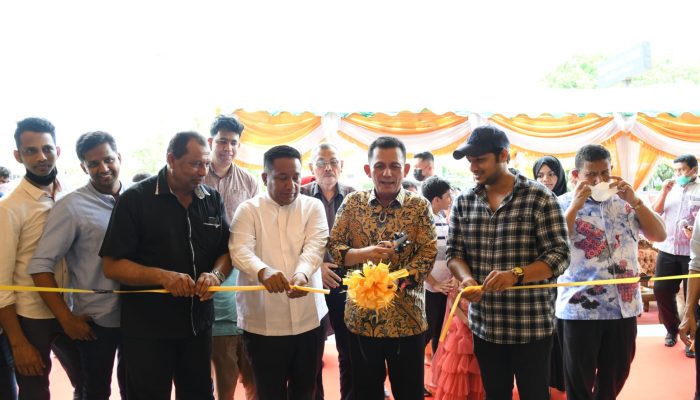 Gubernur Kepri Resmikan Cabang Royal Martabak Har Uniba Batam Center 