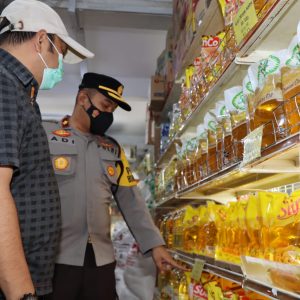 Kapolres Imbau Pedagang Tidak Timbun Migor