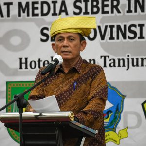 Gubernur Ansar Dianugerahi Sebagai Sahabat Pers Indonesia Oleh SMSI