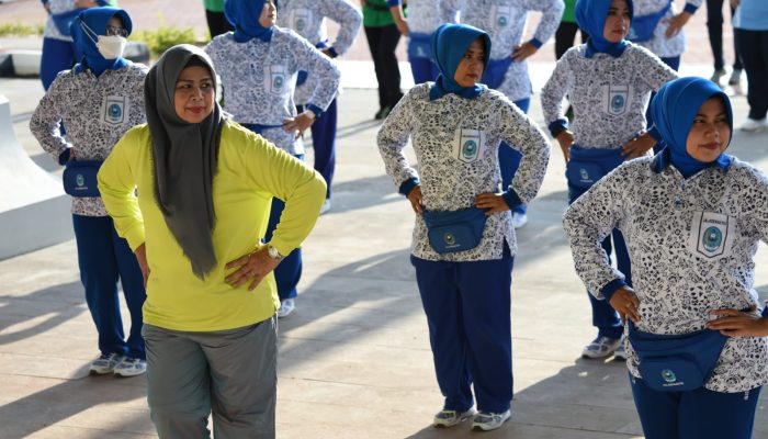 Jalin Silaturahmi, Ketua TP-PKK Kepri Olahraga Bersama IKKT CBS XI