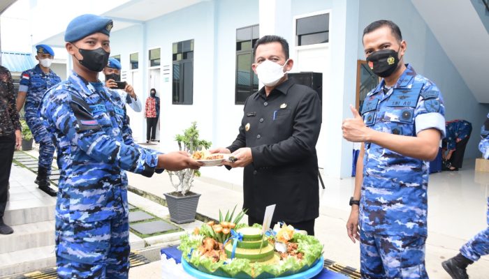 HUT TNI AU Ke – 76, Lanud RHF Gelar Serbuan Vaksinasi, Bansos Dan Syukuran