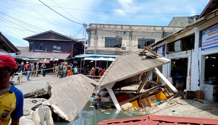 Pondasi Halaman Parkir Pasar Ikan Roboh