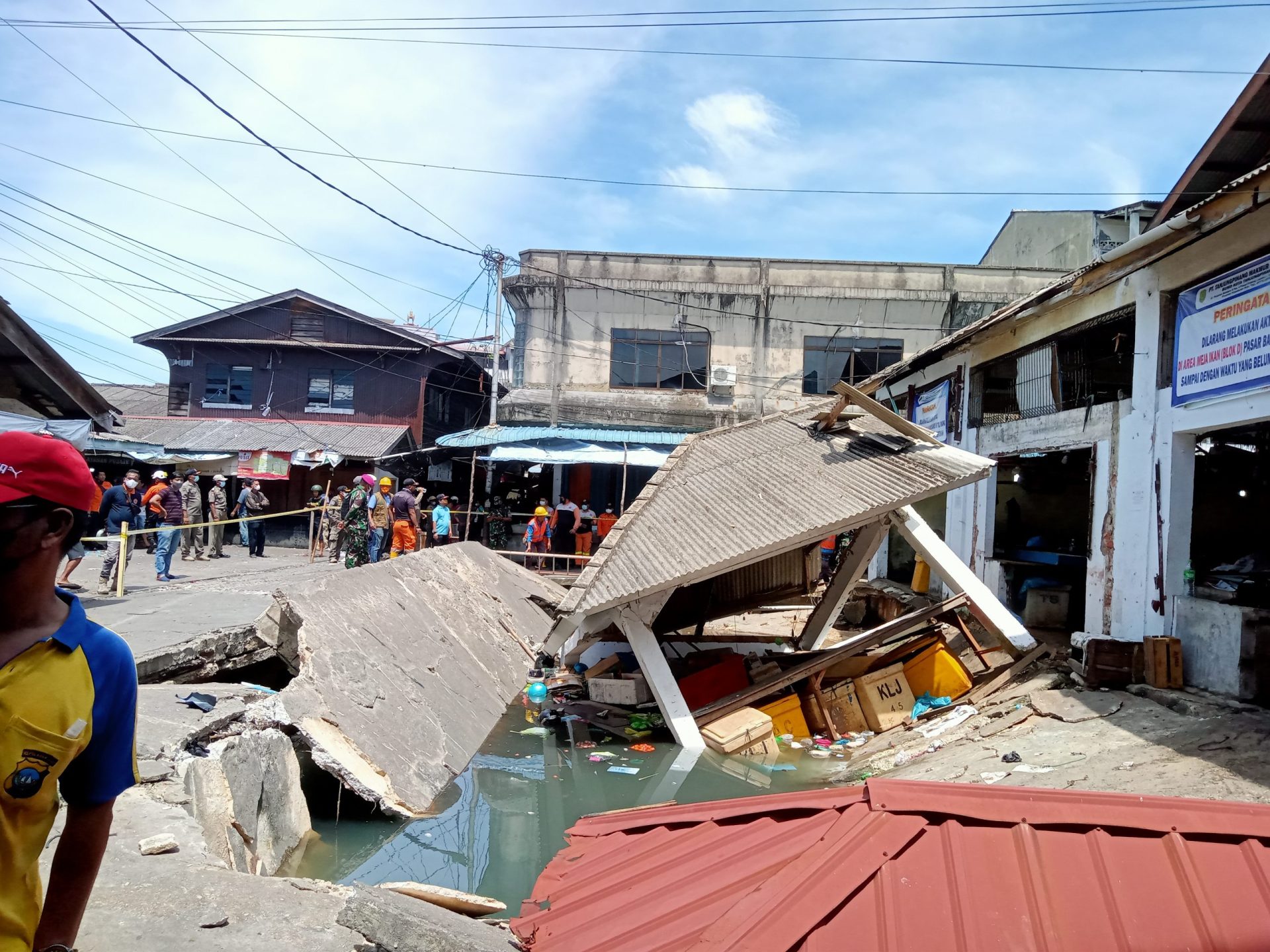 Pondasi Halaman Parkir Pasar Ikan Roboh
