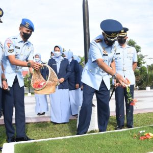 Jelang HUT Ke-76 TNI AU, Lanud RHF Ziarah ke Taman Makam Pahlawan Pusara Bhakti