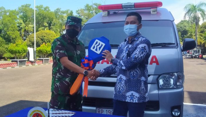 BRI Serahkan CSR 1 Unit Mobil Ambulan Untuk Lantamal IV Tanjungpinang
