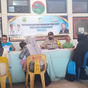 Warga Kurang Mampu Terima BPNT Rp200 Ribu Per Bulan di Kantor Pos