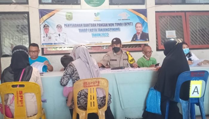 Warga Kurang Mampu Terima BPNT Rp200 Ribu Per Bulan di Kantor Pos