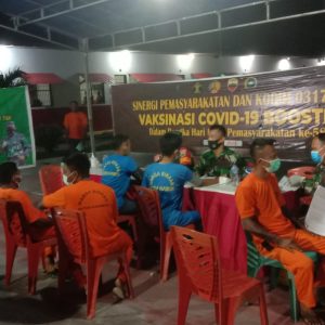 Ramadhan, Kodim 0317 Lakukan Serbuan Vaksinasi Tim Mobile Malam Hari