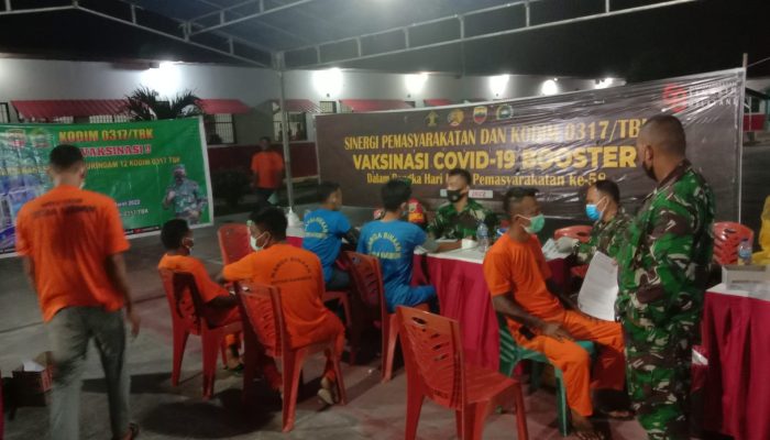 Ramadhan, Kodim 0317 Lakukan Serbuan Vaksinasi Tim Mobile Malam Hari