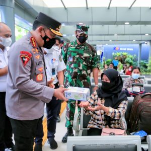 Tinjau Stasiun Pasar Senen, Kapolri Imbau Warga Mudik Sebelum 28 April 2022
