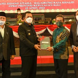 Gubernur Kepri Sampaikan Ranperda Keuangan Daerah Ke DPRD Kepri