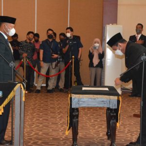 Gubernur Ansar Lantik Adi Prihantara Jadi Sekdaprov Kepri