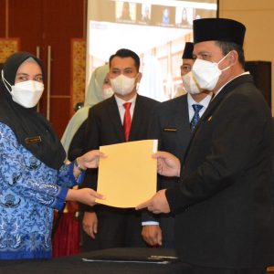 Gubernur Kepri Lantik Dan Serahkan SK Pengangkatan CPNS