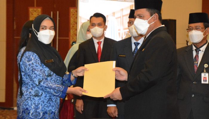 Gubernur Kepri Lantik Dan Serahkan SK Pengangkatan CPNS