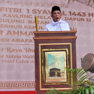Khotib Sholat Idul Fitri, Gubernur Ansar Ajak Jamaah Hormati dan Sayangi Kedua Orangtua