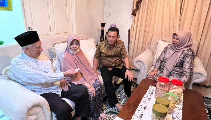 Hari Raya Ke-2, Gubernur Ansar Kunjungi Sejumlah Tokoh Masyarakat Kepri