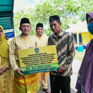 Gubernur Kepri Serahkan Bantuan Dana Hibah untuk Rumah Ibadah