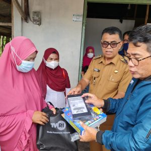 TVRI Bagikan STB Untuk Masyarakat Natuna