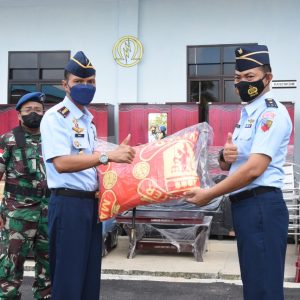 Danlanud RHF Tanjungpinang Serahkan Kazenering Untuk Rumah Dinas